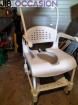 vends chaise percée 